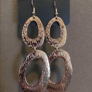 Paparazzi golden dangle earrings